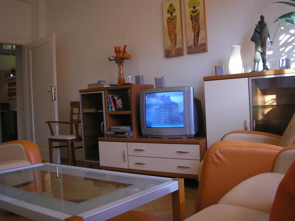 Apartment Accommodation Up To 17 Bratislava Exteriör bild