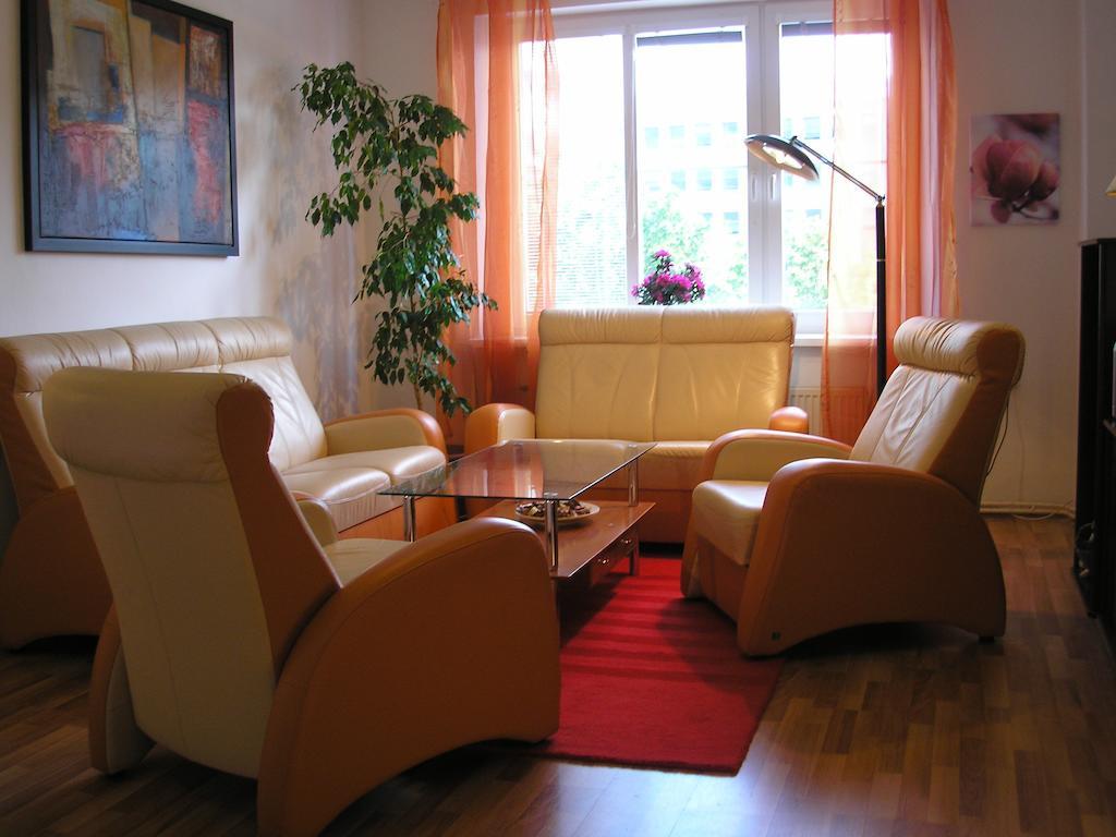 Apartment Accommodation Up To 17 Bratislava Exteriör bild