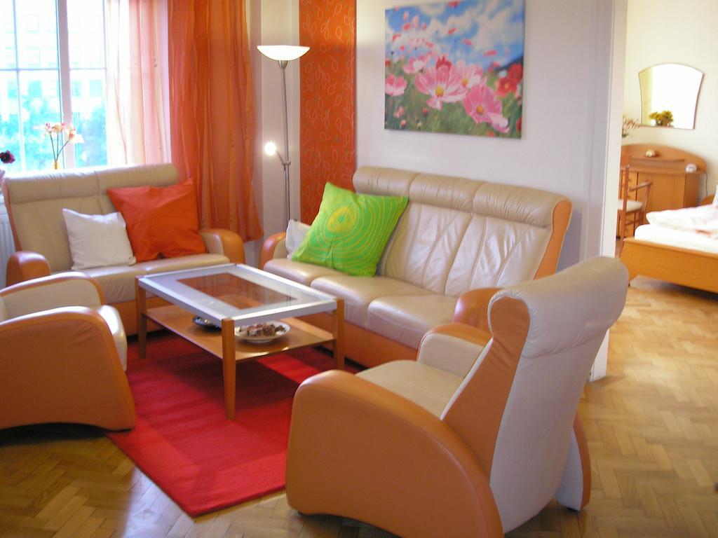Apartment Accommodation Up To 17 Bratislava Exteriör bild
