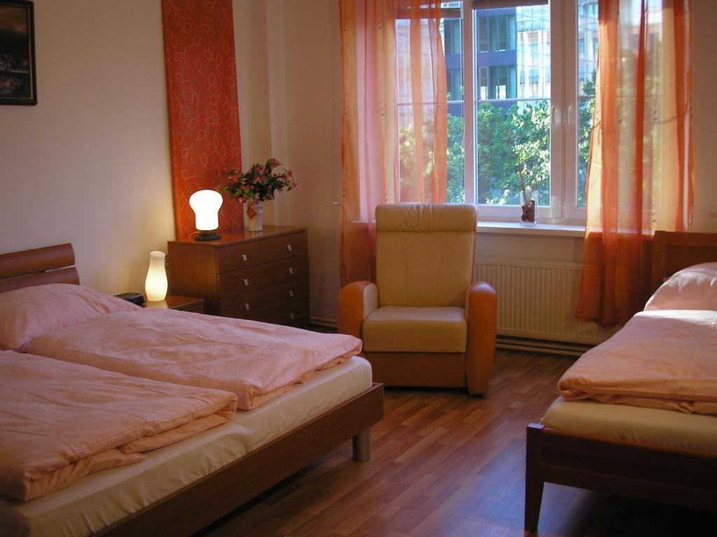 Apartment Accommodation Up To 17 Bratislava Exteriör bild